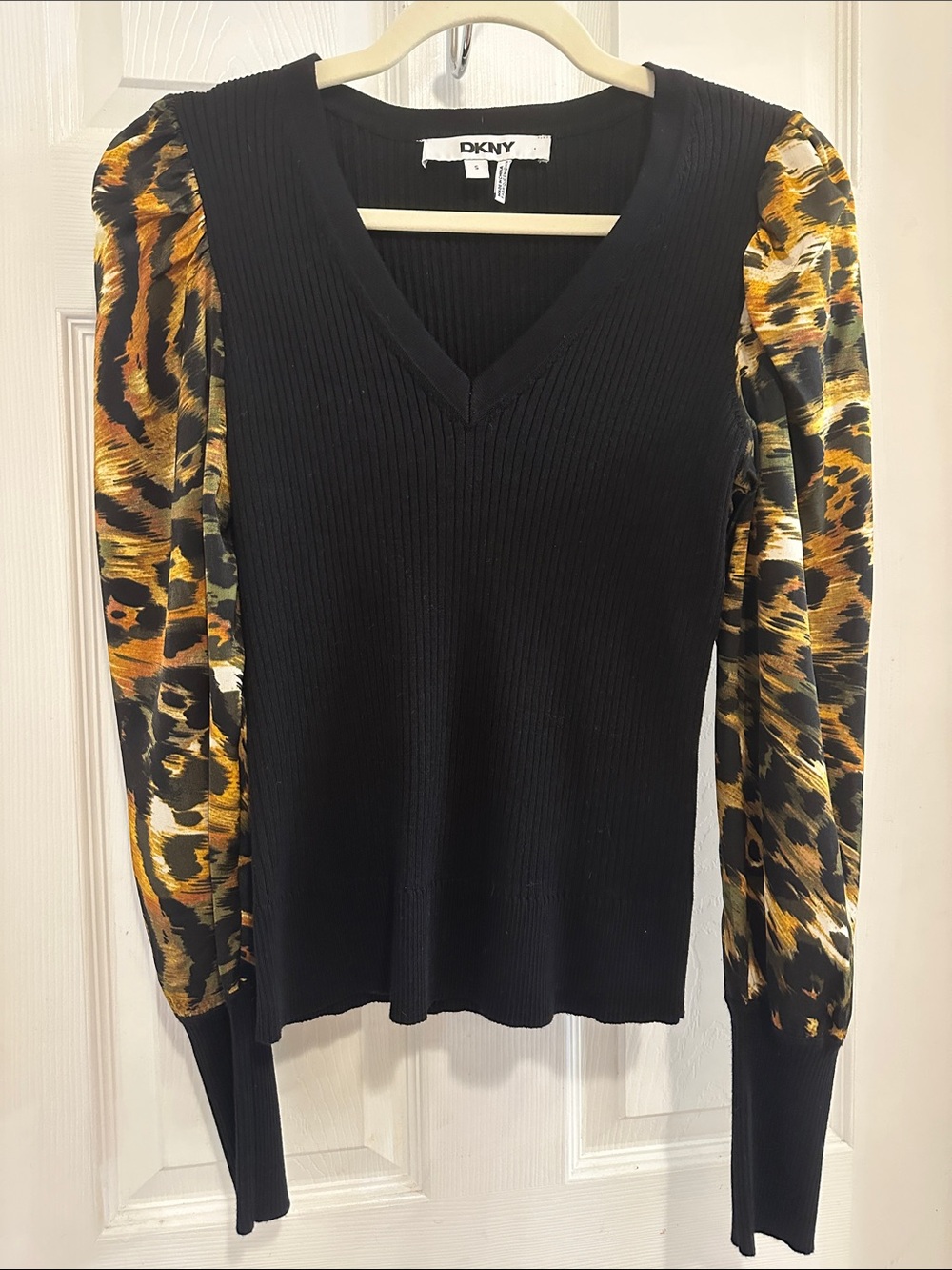 DKNY Black V-Neck Ribbed Top with Leopard-Print Puff Sleeves